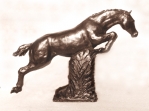 Kůň ve skoku, keramika, 1970, 24 cm